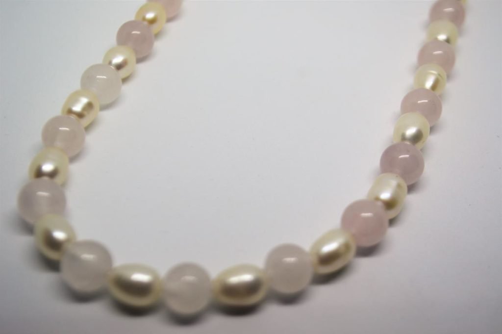 Colar Mar - com Pérolas e Quarto Rosa
