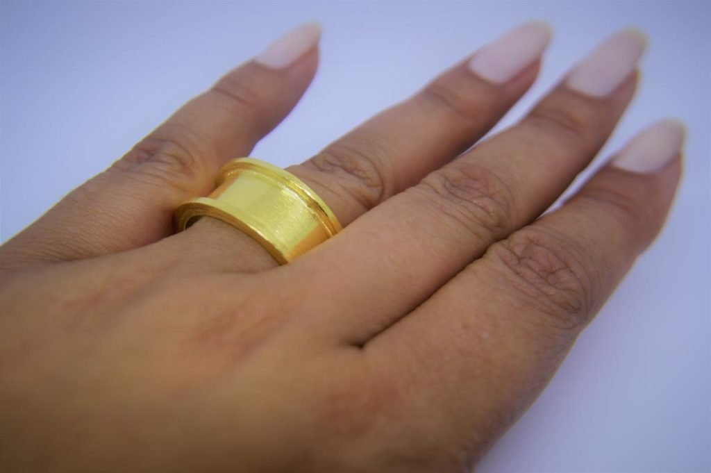 Anel Bata em Ouro 18K