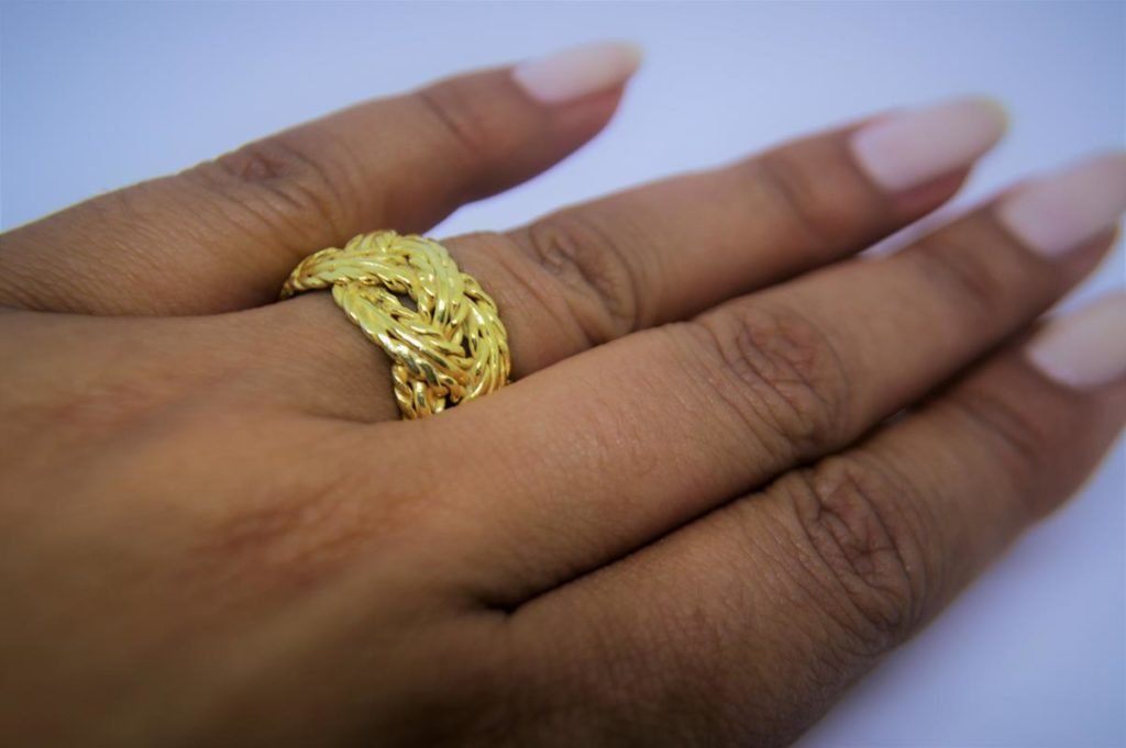 Anel Todo Trançado em Ouro 18K