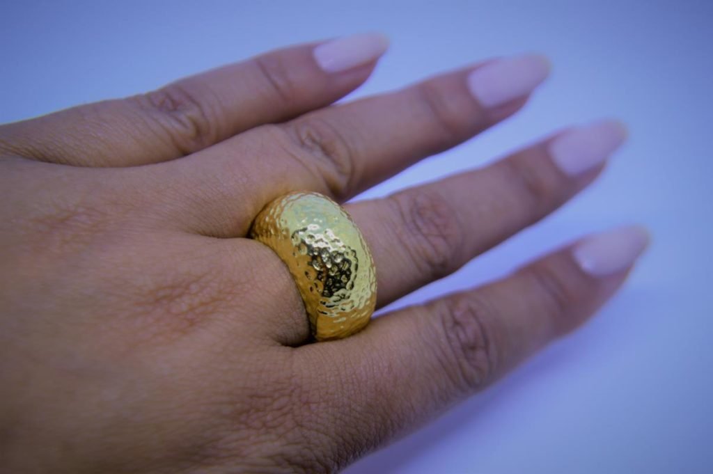 Aliança Superfície Lunar em ouro 18K