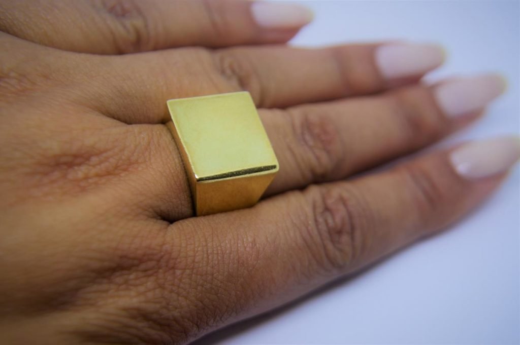Anel Caixa em Ouro 18 K