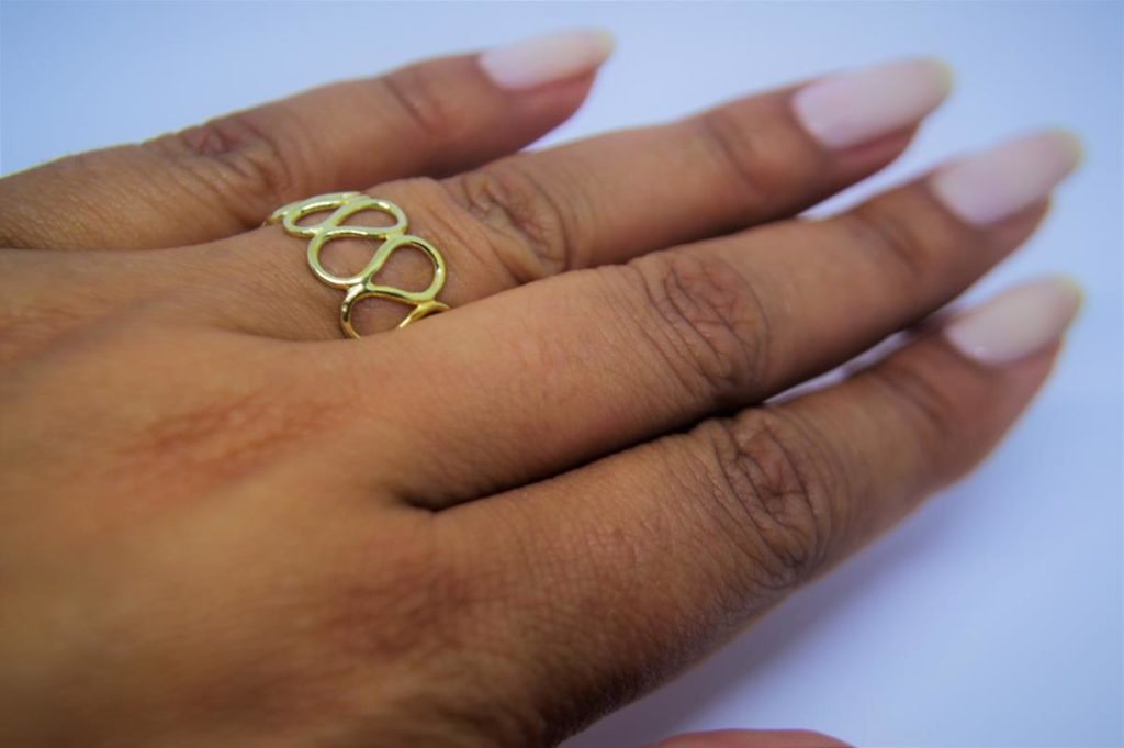 Anel Fio em ouro 18K