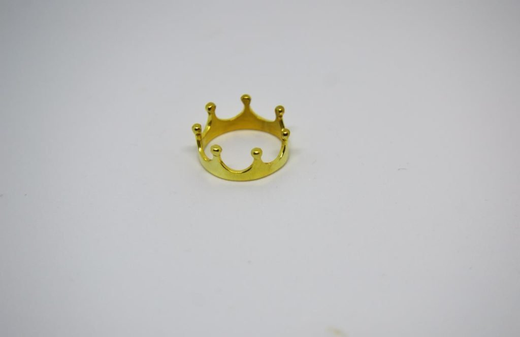 Anel Coroa Maciça em Ouro 18K