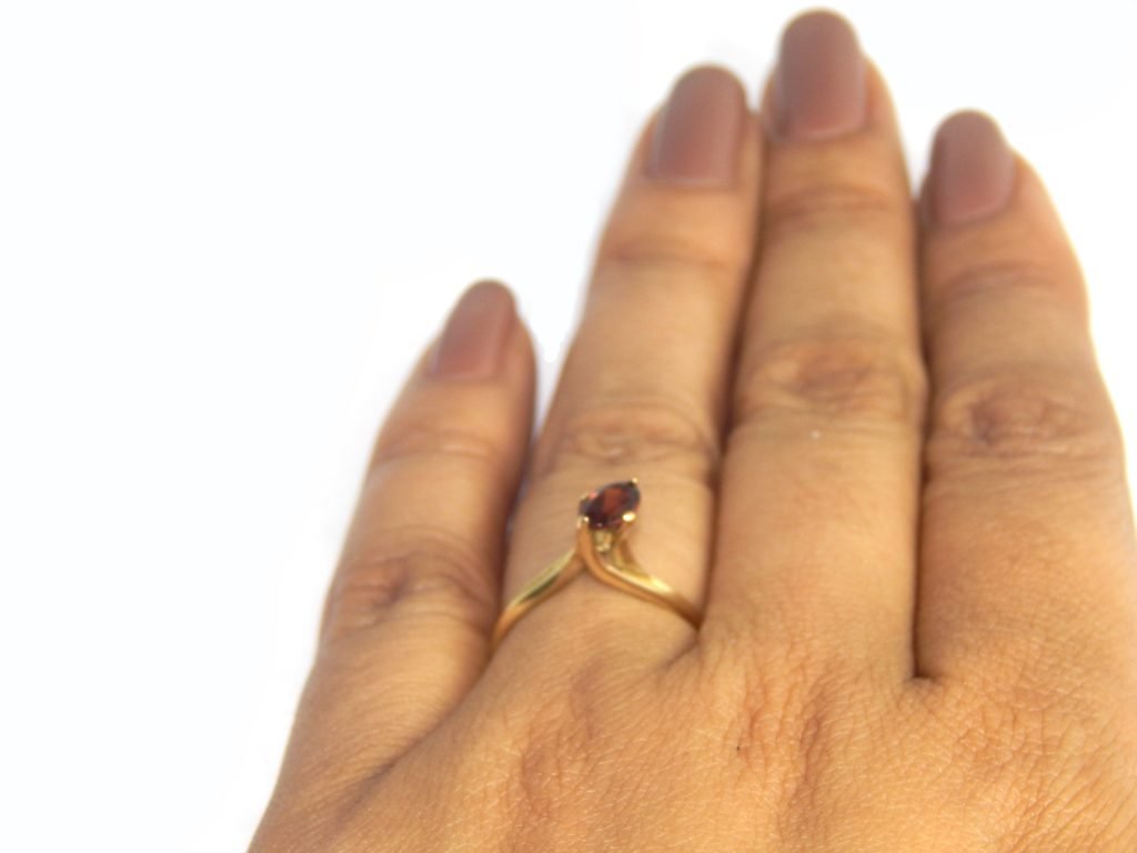 anel solitário granada