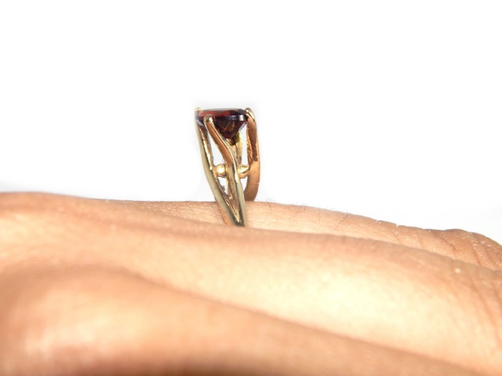 anel solitário granada