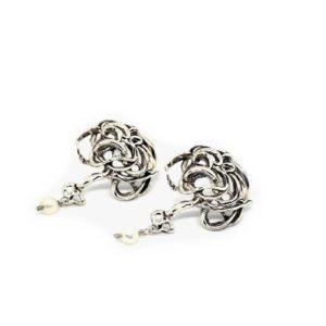 Brinco Flor Perolada em Prata de Lei