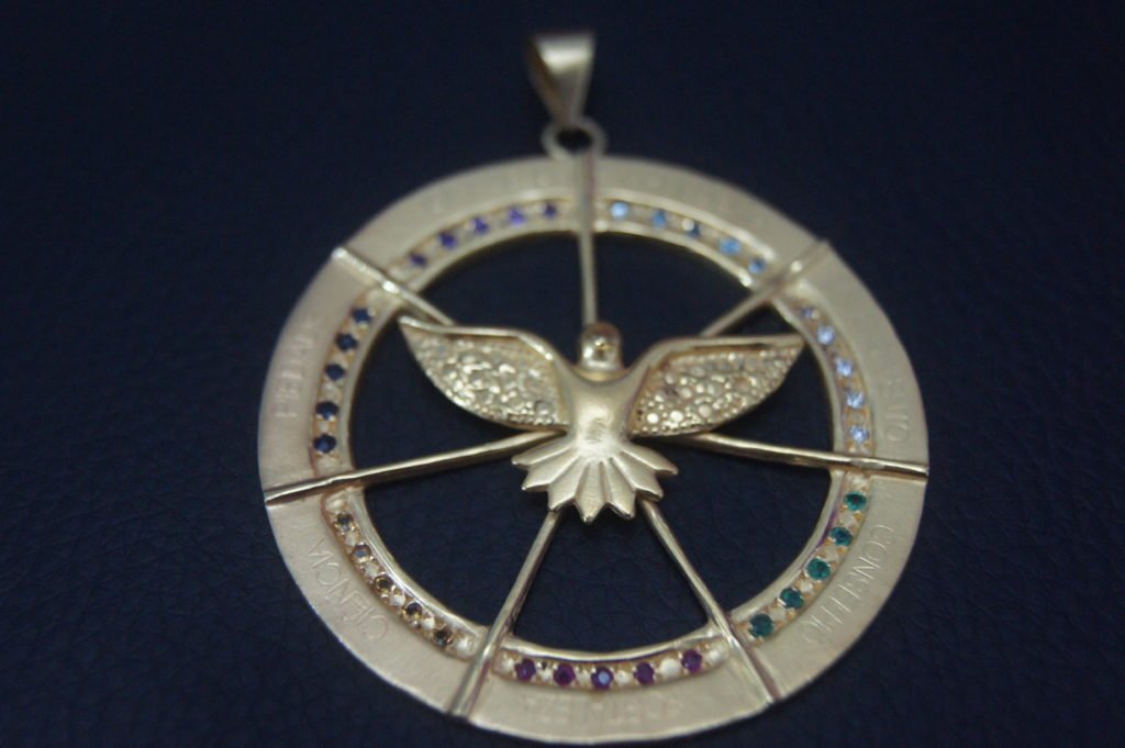 Pingente Espirito Santo em Ouro 18K